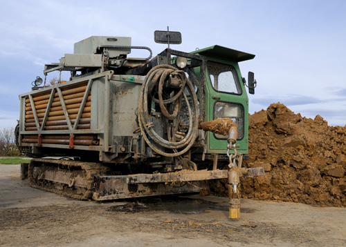 Drilling machine for trenchless pipelaying